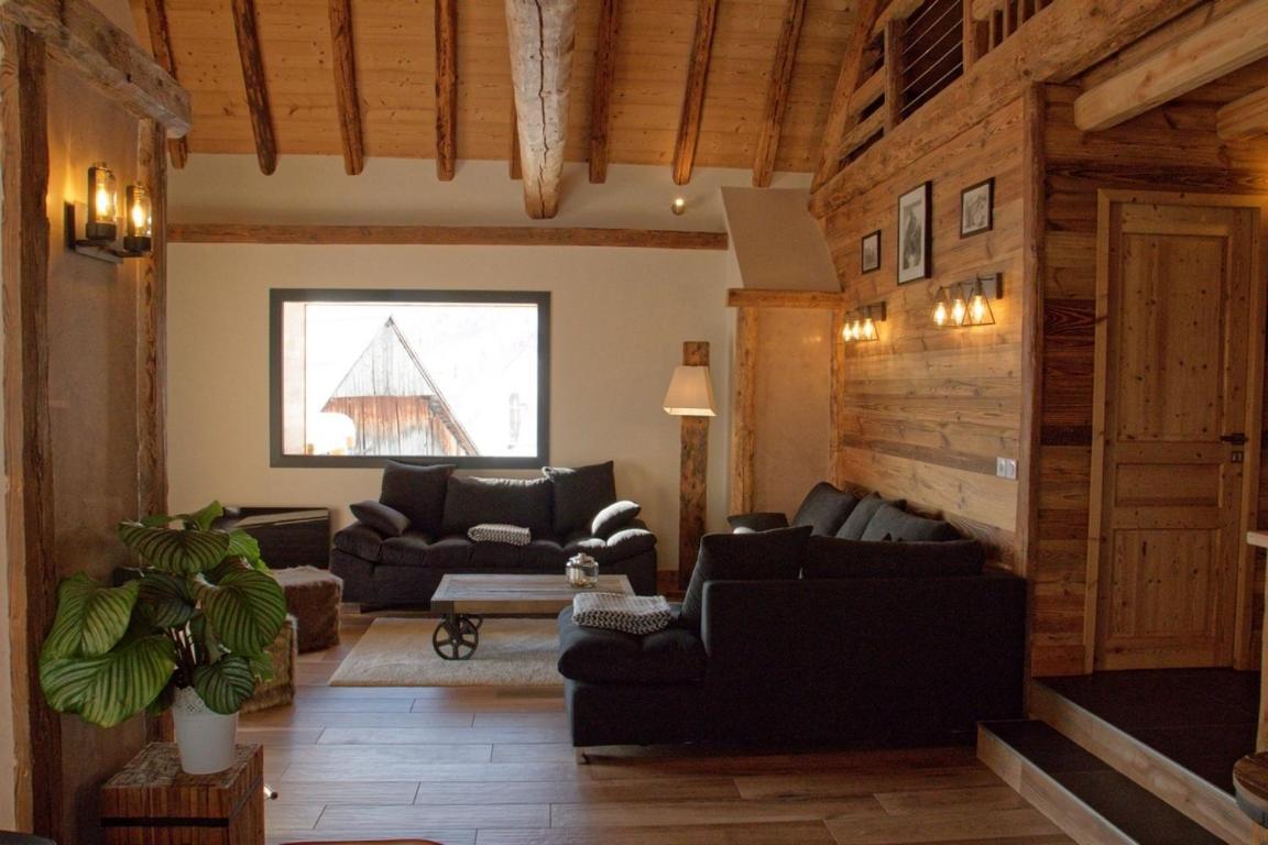 Chalet Augustin Villa วูจานีย์ ภายนอก รูปภาพ