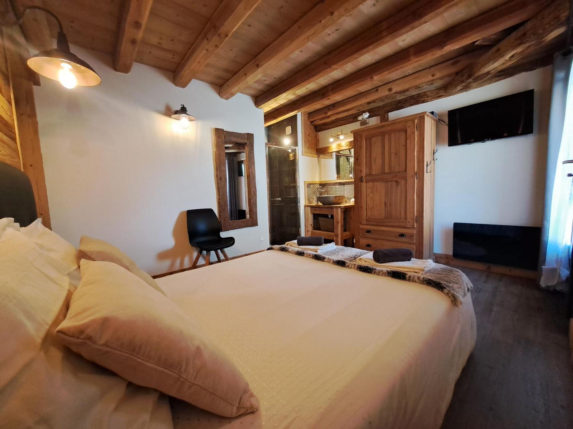 Chalet Augustin Villa วูจานีย์ ภายนอก รูปภาพ